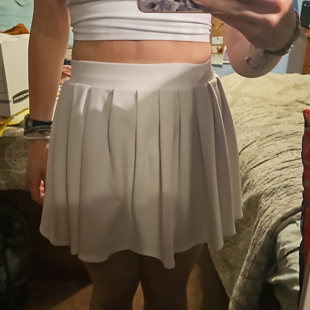 Pleated skirt